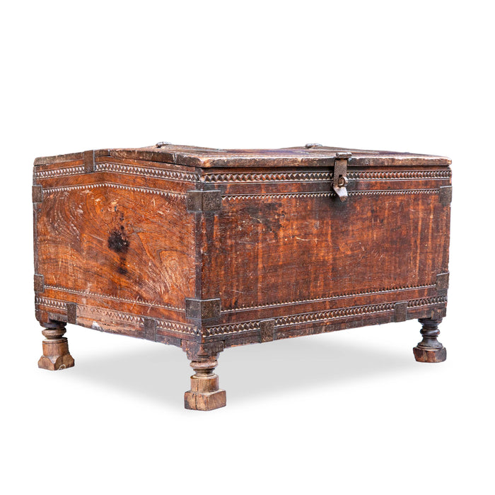 AAKASHA CHEST BOX