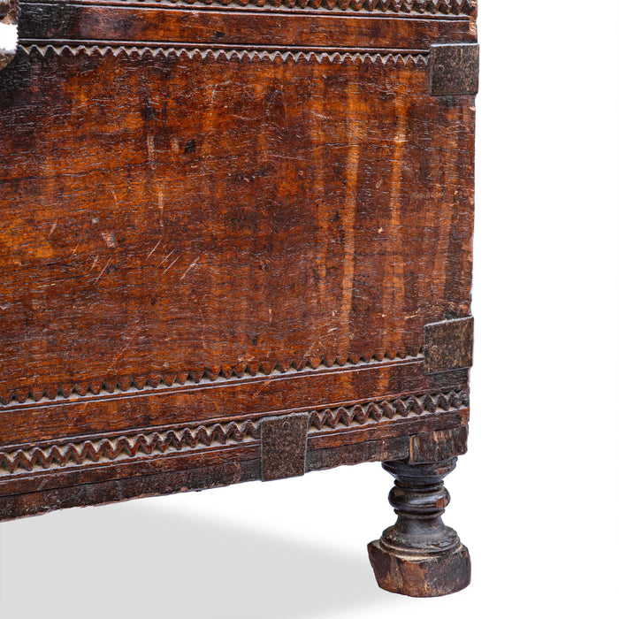 AAKASHA CHEST BOX