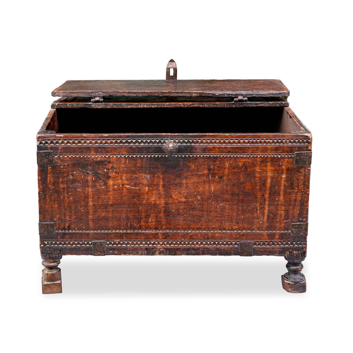 AAKASHA CHEST BOX