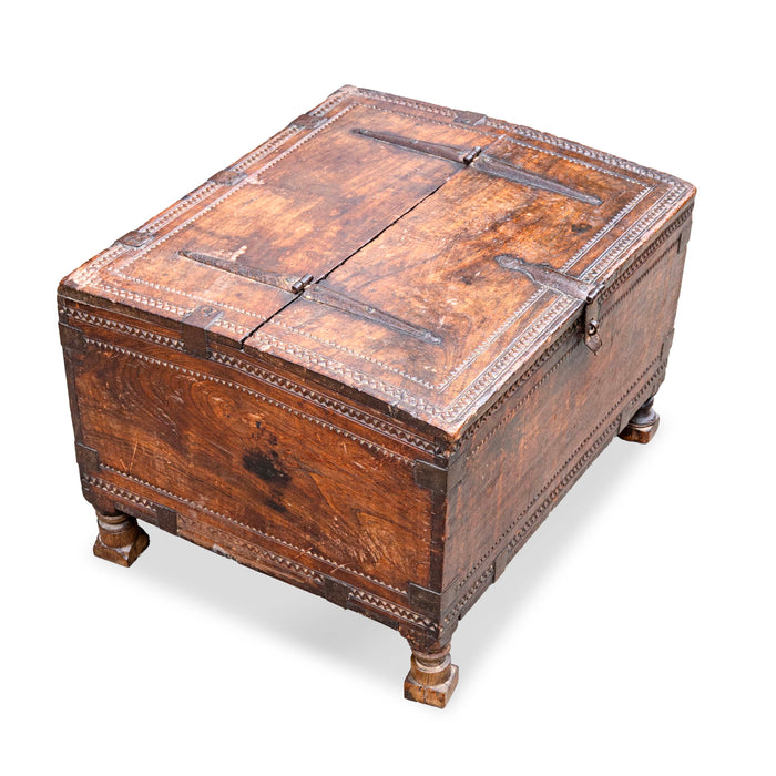 AAKASHA CHEST BOX