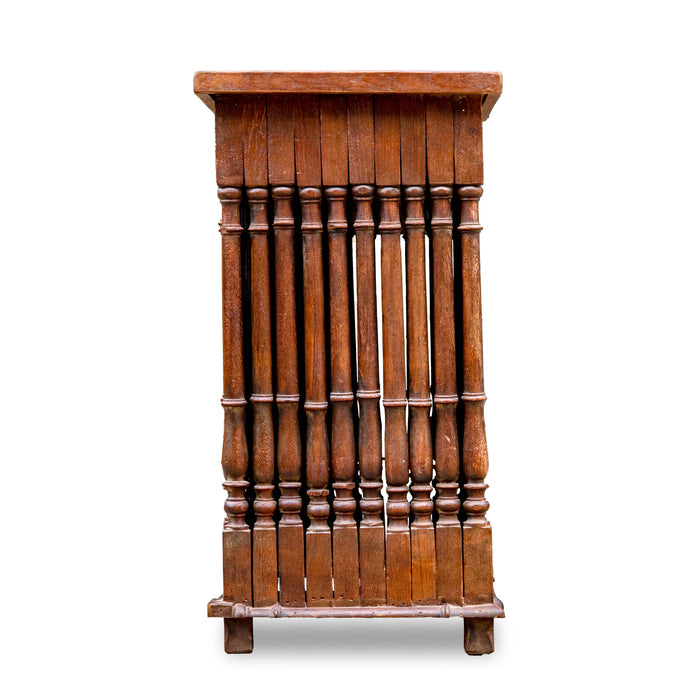 RAVI PEDESTAL STAND