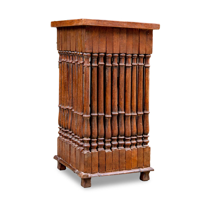 RAVI PEDESTAL STAND