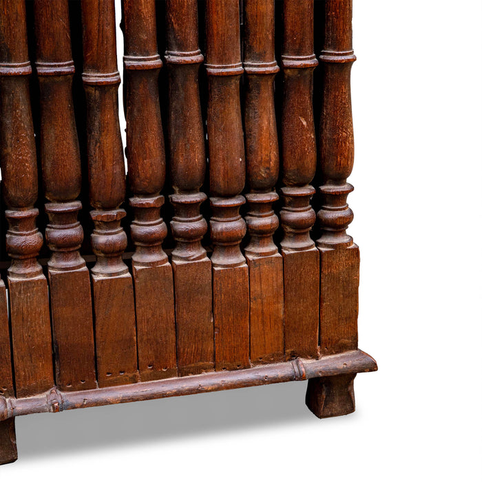 RAVI PEDESTAL STAND