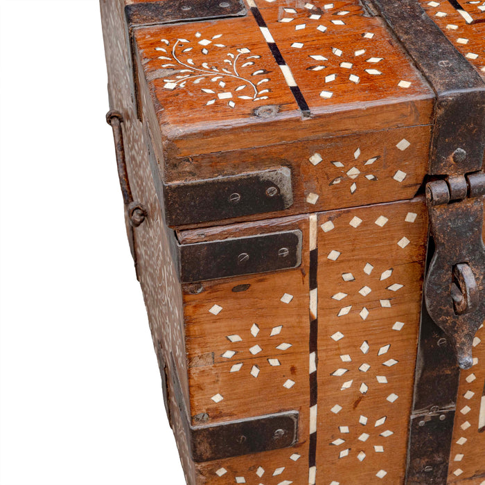 SUTRAM CHEST BOX