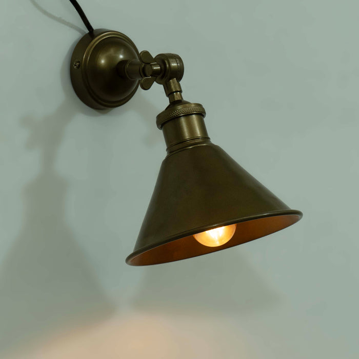 Kandeel Wall Lamp